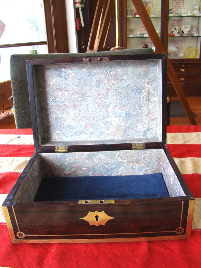 A beautiful antique English brass mounted rosewood travelling box circa 1820 — image 4